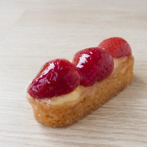 Mini slofje met aardbei