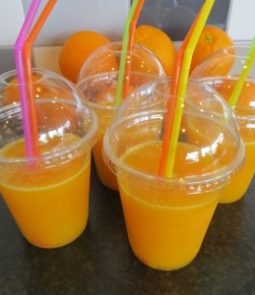 Jus d'orange vers geperst